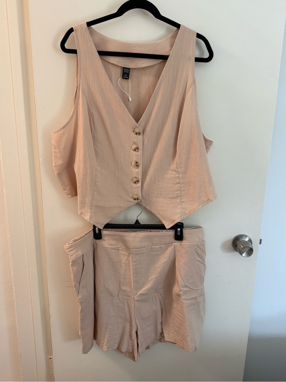 Sleeveless V-Neck Button Front Vesti and High-Waist Shorts Set - Cream